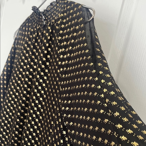 Elegant Black & Gold Print Top - ROSE + OLIVE - Size Large - Picture 10 of 16